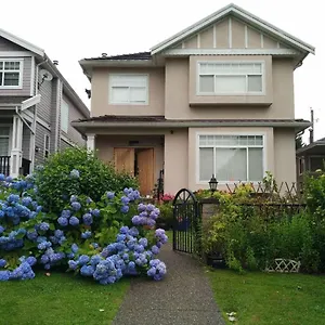 Helen's House / Close To Skytrain And Airport , Vancouver Canada